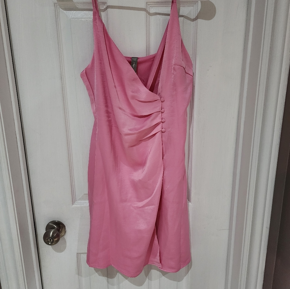 Pink dress - Picture 4 of 7